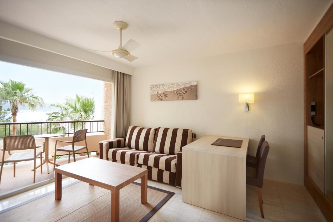Invisa Hotel Club Cala Blanca Playa DPlaya Des Figueral Exterior foto