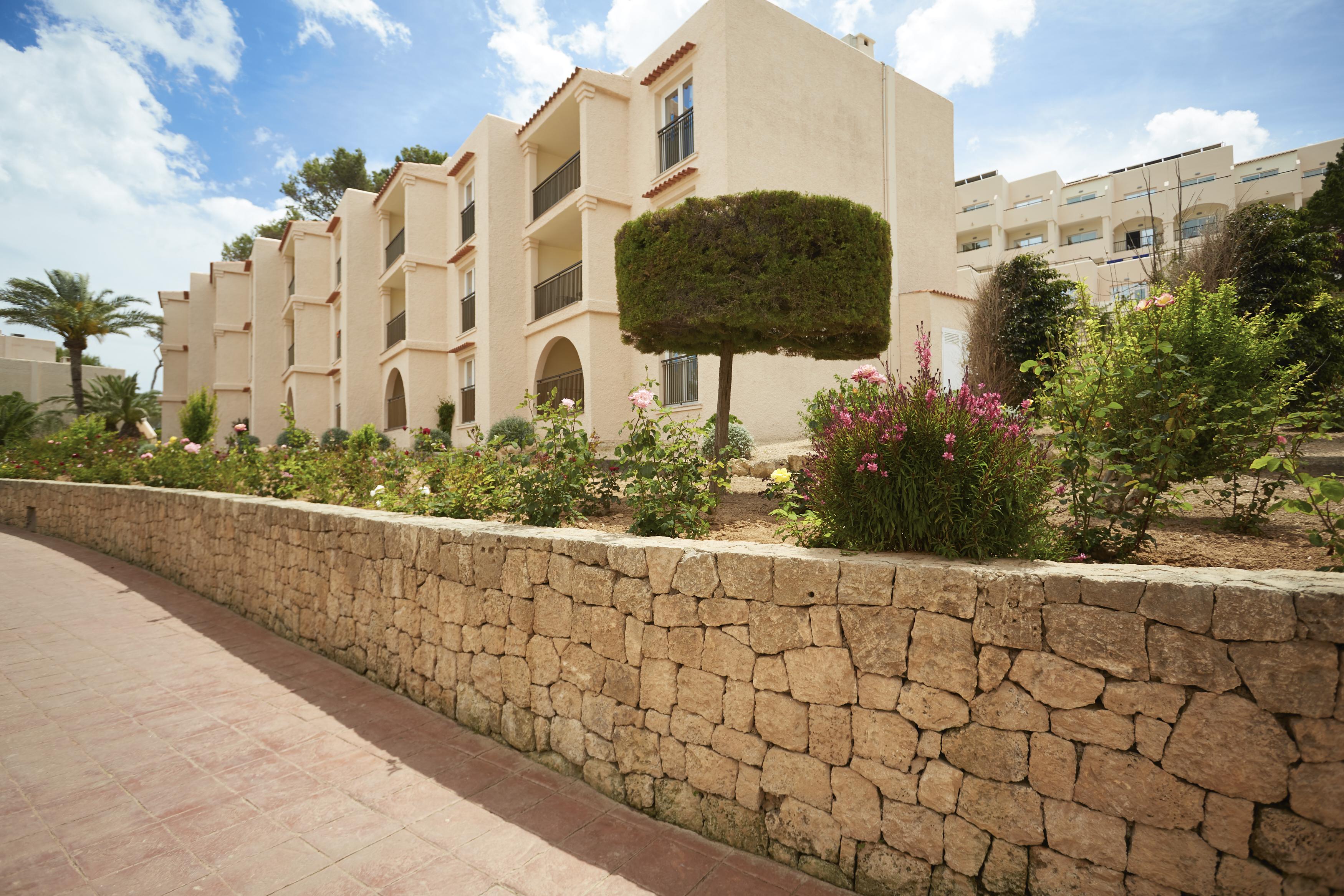 Invisa Hotel Club Cala Blanca Playa DPlaya Des Figueral Exterior foto