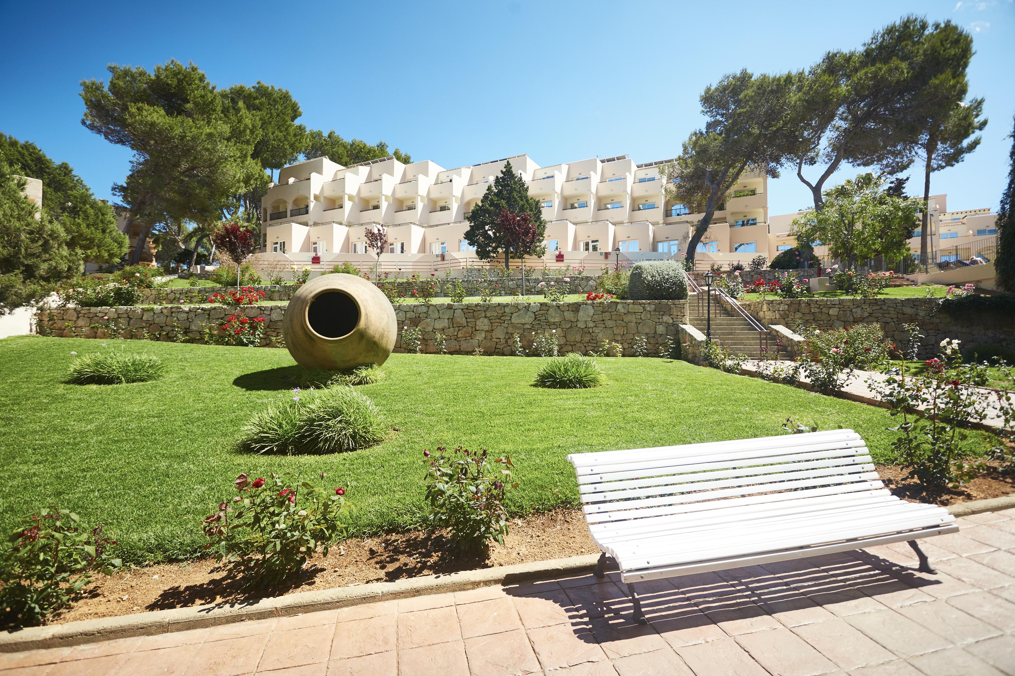 Invisa Hotel Club Cala Blanca Playa DPlaya Des Figueral Exterior foto