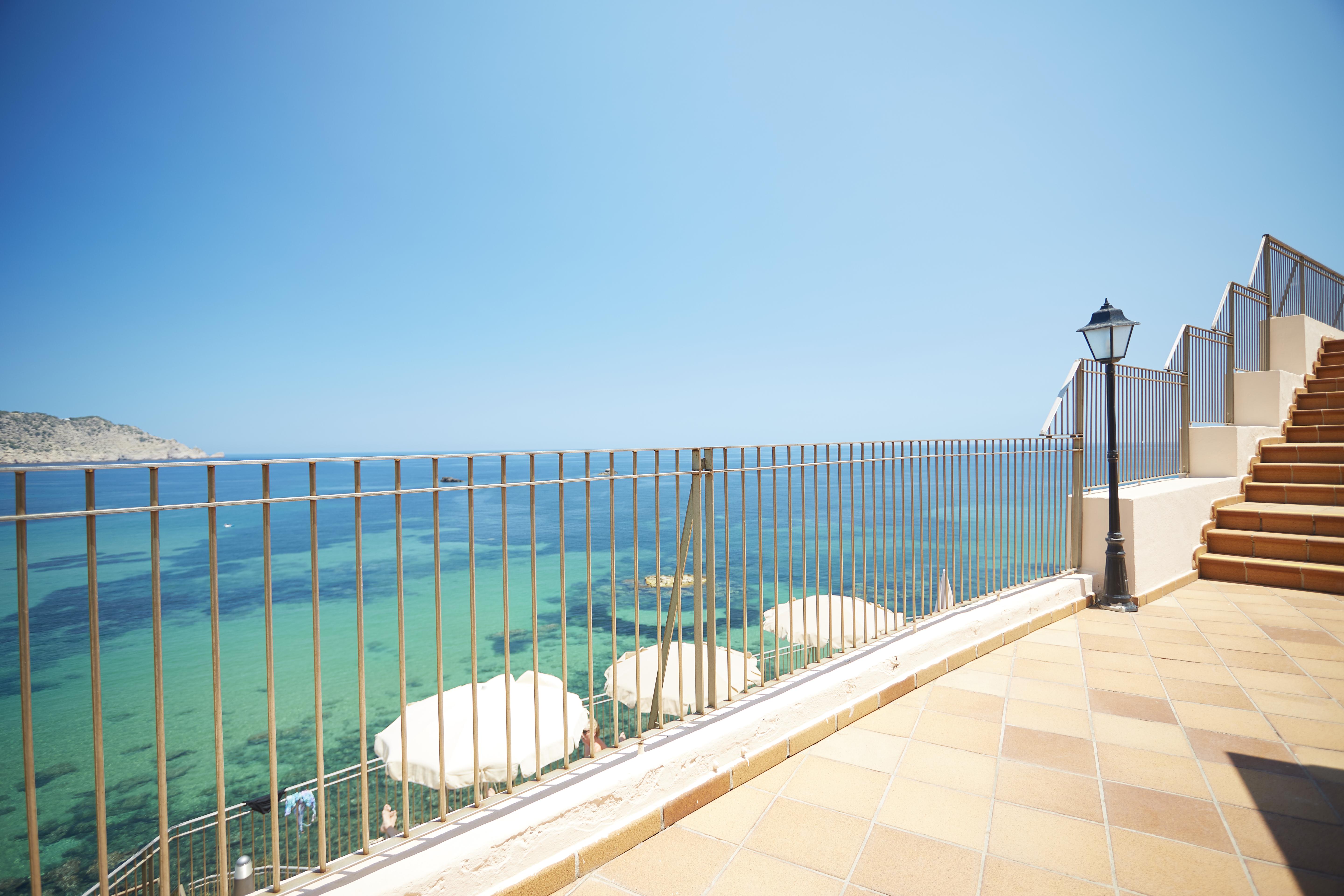 Invisa Hotel Club Cala Blanca Playa DPlaya Des Figueral Exterior foto