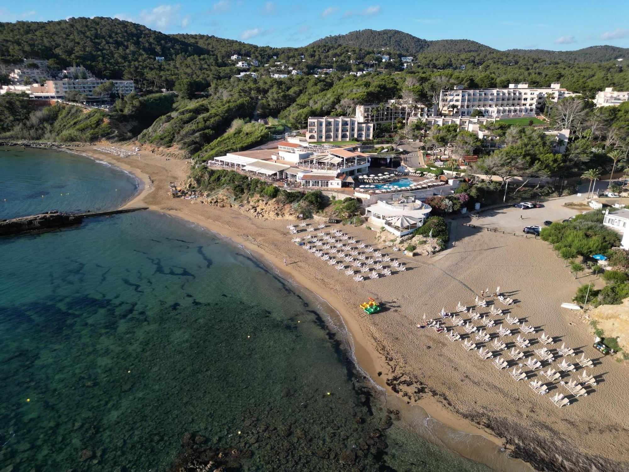 Invisa Hotel Club Cala Blanca Playa DPlaya Des Figueral Exterior foto