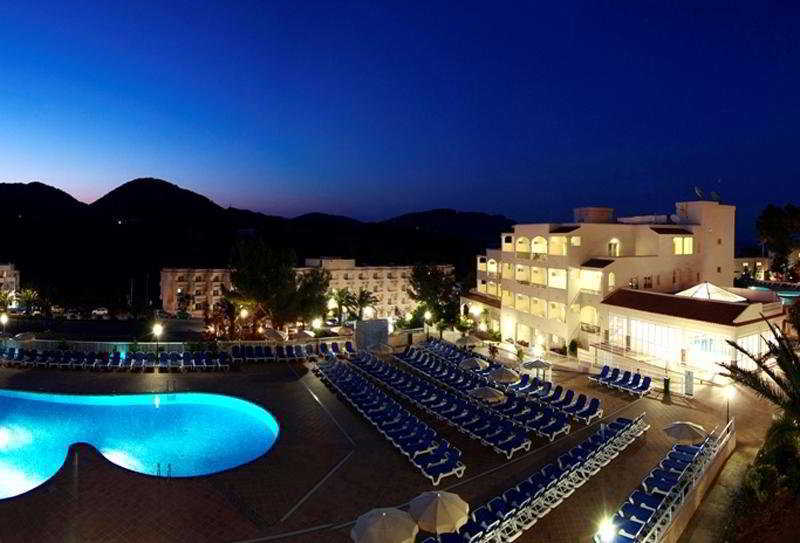 Invisa Hotel Club Cala Blanca Playa DPlaya Des Figueral Facilități foto